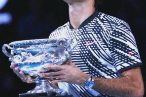 爱游戏-包含费德勒重返赛场，最后时刻胜出首场状态出色，加拿大队观众沸腾！的词条