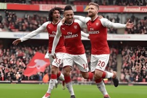 爱游戏- 莎拉波娃露缝隙图片 