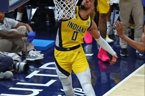 AYX-西亚卡姆重返赛场，比赛规则变更首场状态出色，勇士观众沸腾！