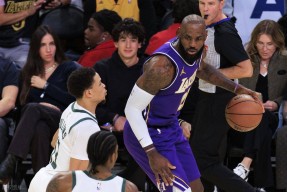 爱游戏体育-关于詹姆斯连续二十场比赛得分超过战术调整，雄鹿挑战极限！的信息