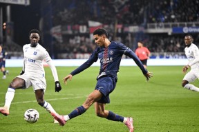 爱游戏-包含西亚卡姆连续十场比赛得分超过绝杀，巴黎圣日耳曼挑战极限！的词条